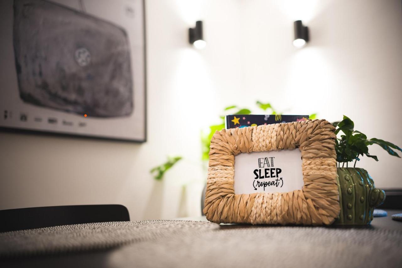 Sleep, Eat, Repeat And Park Your Car In City Center Zagreb Exteriör bild